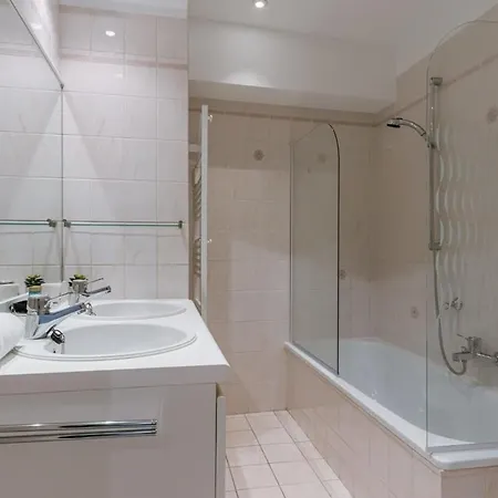 Appartement Modern With Parking And Sea View In